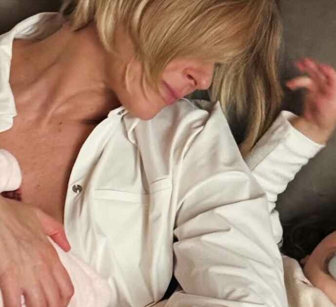 “Si comincia… vedrai che due sono tantissime”: Federica Pellegrini pubblica la prima foto con entrambe le figlie