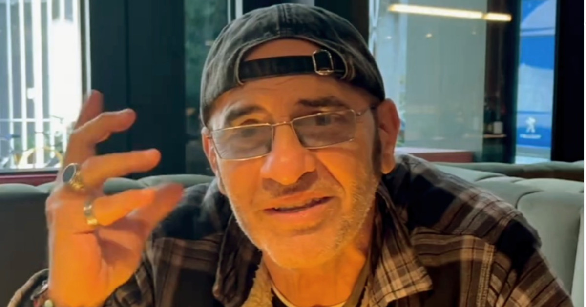 “Music Farm era una gabbia e sono impazzito. Sanremo? Non l’ho mai guardato in vita mia, ho smesso di vedere la tv negli anni Novanta”: così Francesco Baccini