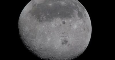 Copertina di Cosa hanno osservato i quattro astronauti che si sono avvicinati alla Luna: “Anche noi vi vediamo”