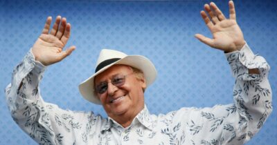 Copertina di “Musica, sketch e Villaggio”