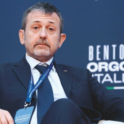 Copertina di Il cellulare segreto di Caroccia: i pm a caccia degli sms con Delmastro