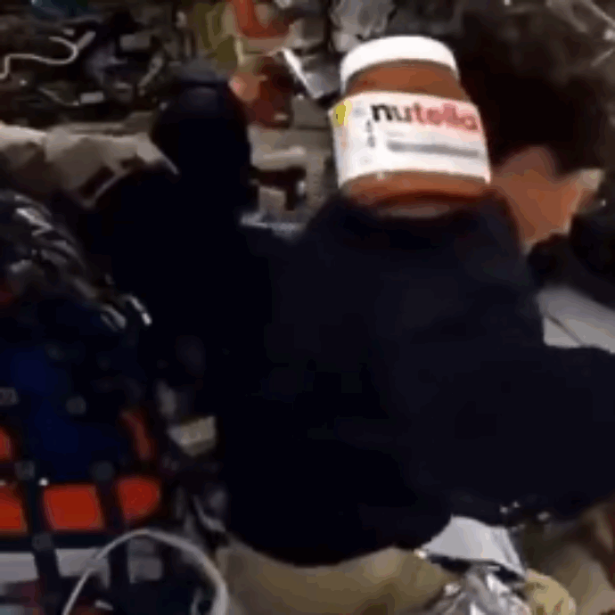 Vasettone di Nutella entra in campo all’improvviso a bordo dell’Artemis II durante una diretta con la NASA: il colpo di scena e il video virale