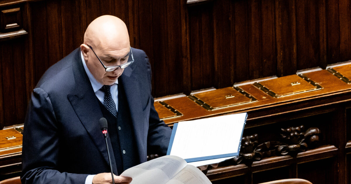 Basi Usa, “Crosetto mente: nel 2008 l’Italia chiese di desecretare l’accordo”. Il ministro: “Solo un sondaggio informale”