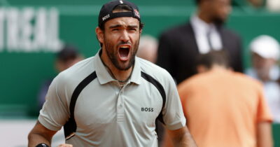 Copertina di Clamoroso a Montecarlo, Berrettini distrugge Medvedev: è agli ottavi senza perdere game