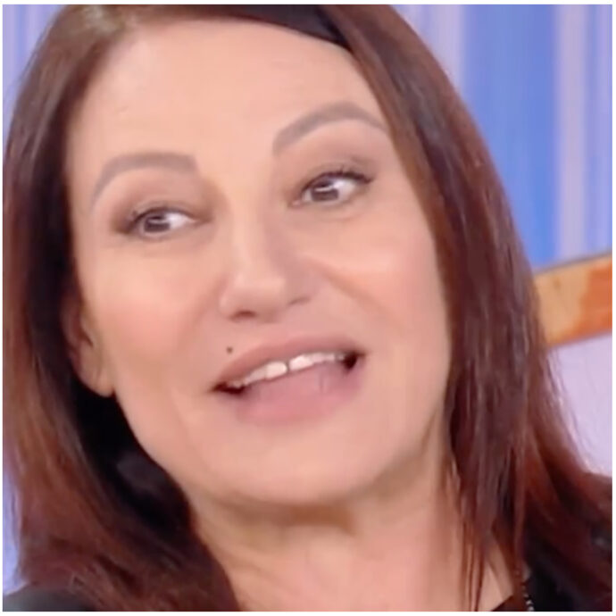 “Avevo 3 anni, sono andata a casa sua, mi ha aperto in vestaglia. Papà mi ha riconosciuta a 24 anni”: così Cristiana Calone, figlia di Massimo Ranieri