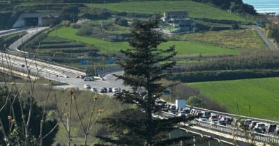 Copertina di Frana Molise, spezzata in due costa adriatica