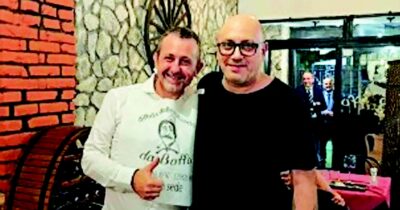 Copertina di La chat di Delmastro e soci con Caroccia: gruppo whatsapp tra i proprietari del locale, al posto della figlia Miriam c’è il padre condannato