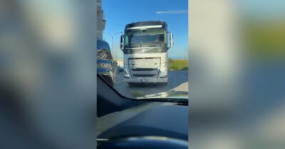 Copertina di Frana in Molise e a14 chiusa, code chilometriche nell’entroterra. Il camera car del sindaco: “Situazione selvaggia, tutto senza assistenza”