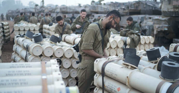 Israele, le rivelazioni dei soldati: “Così l’Idf occulta la verità sulla guerra”: veline solo ai giornalisti “selezionati”