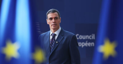 Copertina di Sanchez attacca Netanyahu dopo la strage in Libano: “Inaccettabile il suo disprezzo per la vita umana”