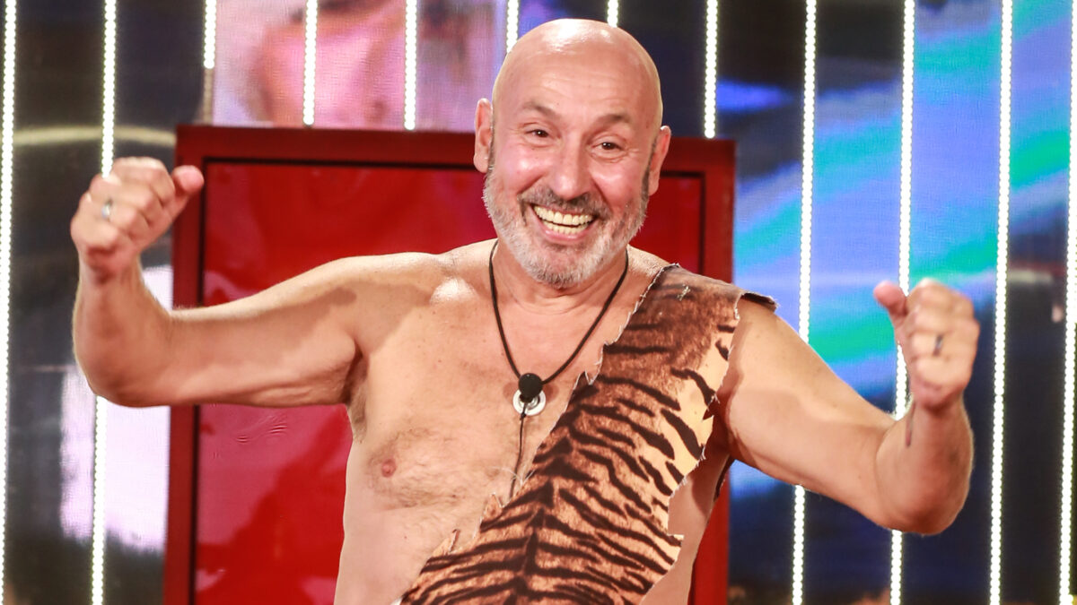 “Continua a chiamarmi ‘monopalla’, è stalking”: la contro-mossa dell’ex manager di Maurizio Battista indagato per la presunta truffa da due milioni