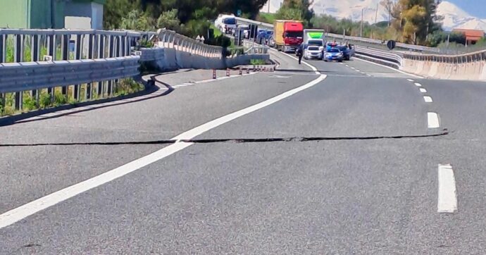 Frana di Petacciato, riapre la A14: si circola su una corsia. Venerdì ripartono i treni