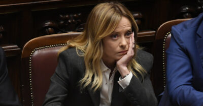 Copertina di Un discorso piccolo così. I “vuoti d’aria” di Giorgia Meloni in Parlamento