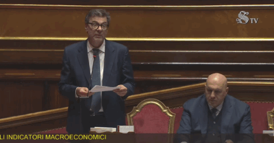 Copertina di “Economia italiana in rallentamento? Credo nei miracoli”: la riposta di Giorgetti in Senato – Video