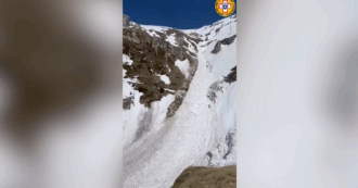 Copertina di Valanga sul Gran Sasso, nessuna persona coinvolta: il video dall’alto del fronte di neve staccatosi dalla montagna