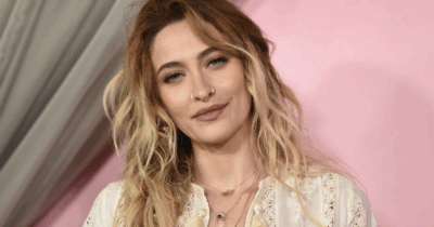 Copertina di “Gli esecutori testamentari di mio padre hanno usato gli atti giudiziari per deridermi e umiliarmi”: la durissima accusa di Paris Jackson, figlia di Michael