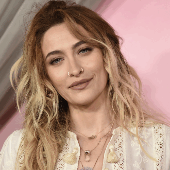 “Gli esecutori testamentari di mio padre hanno usato gli atti giudiziari per deridermi e umiliarmi”: la durissima accusa di Paris Jackson, figlia di Michael