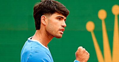 Copertina di Montecarlo, Alcaraz risponde a Sinner: battuto a fatica Etcheverry, è ai quarti