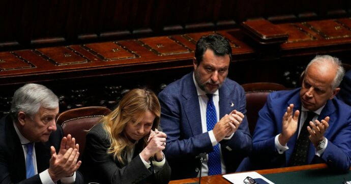 Meloni: “Tasse su extraprofitti di società energetiche e banche? Fatte da noi, non dalla sinistra”. Ecco com’è andata