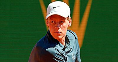 Copertina di I dolori alla schiena e una pastiglia per la debolezza: Sinner batte Machac in tre set e si prende i quarti a Montecarlo