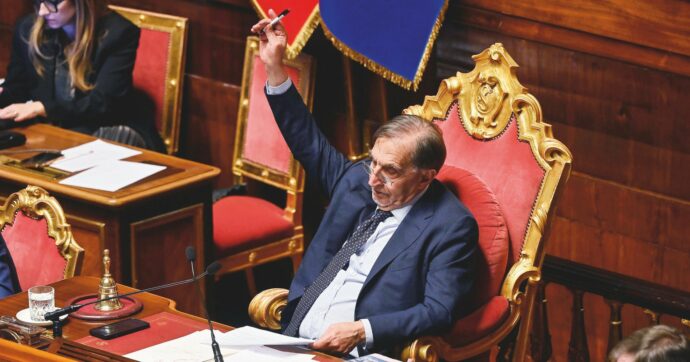 Il boss Vestiti al telefono nel 2020: “Ero al ristorante con La Russa”. Il presidente del Senato nega: “Falso, non so chi sia questo signore”