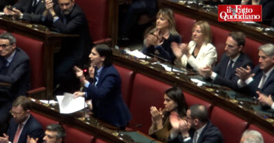 Copertina di Dalla precarietà a Trump, scontro Meloni-Schlein. La dem: “Avevate i numeri per fare tutto, ma non avete fatto nulla per cambiare la vita degli italiani”