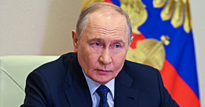 Putin annuncia il cessate il fuoco con l’Ucraina per la Pasqua ortodossa: “Ci aspettiamo che Kiev faccia lo stesso”