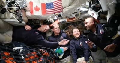 Copertina di Artemis II, l’equipaggio di Orion in viaggio verso la Terra: la traiettoria corretta dalla Nasa e l’ammaraggio nel Pacifico