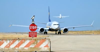 Copertina di In Europa c’è il rischio di rimanere senza carburante per aerei entro tre settimane: l’allarme degli operatori aeroportuali