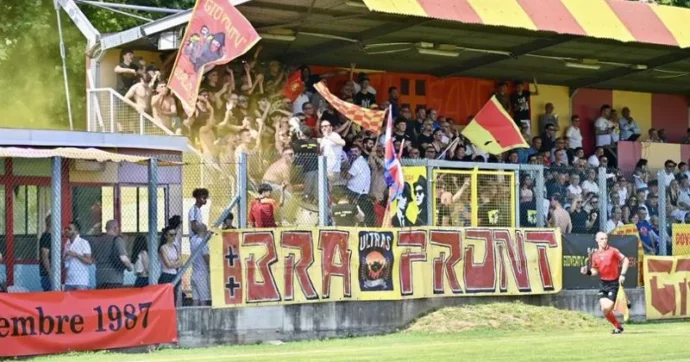Violenza di gruppo e revenge porn alla festa di promozione in Serie C del Bra. Tre calciatori a processo, lei tenta il suicidio
