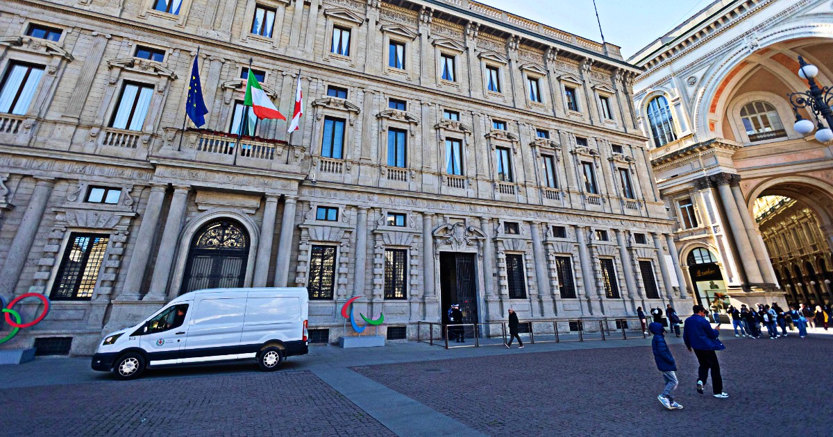 https://st.ilfattoquotidiano.it/wp-content/uploads/2026/04/10/palazzo-marino.jpg