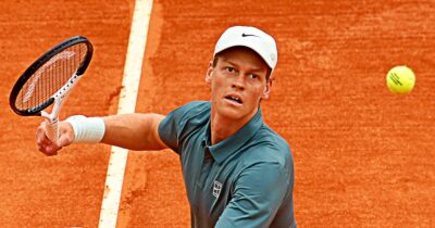 Copertina di Sinner spazza via dubbi e problemi fisici: battuto Auger-Aliassime senza sbavature, è in semifinale a Montecarlo. Ora Zverev