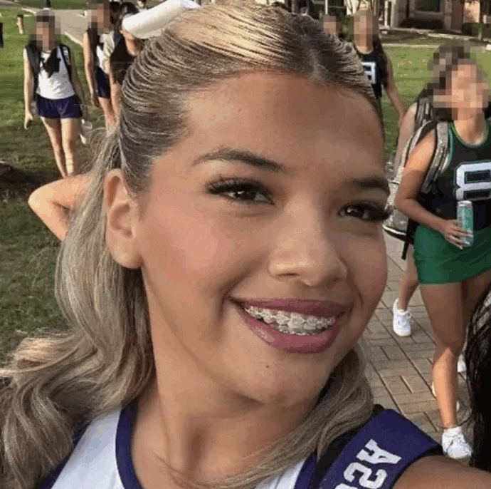 Studentessa 17enne muore per una cardiomiopatia, la famiglia fa causa a un marchio di energy drink: “Troppa caffeina e rischi non segnalati”