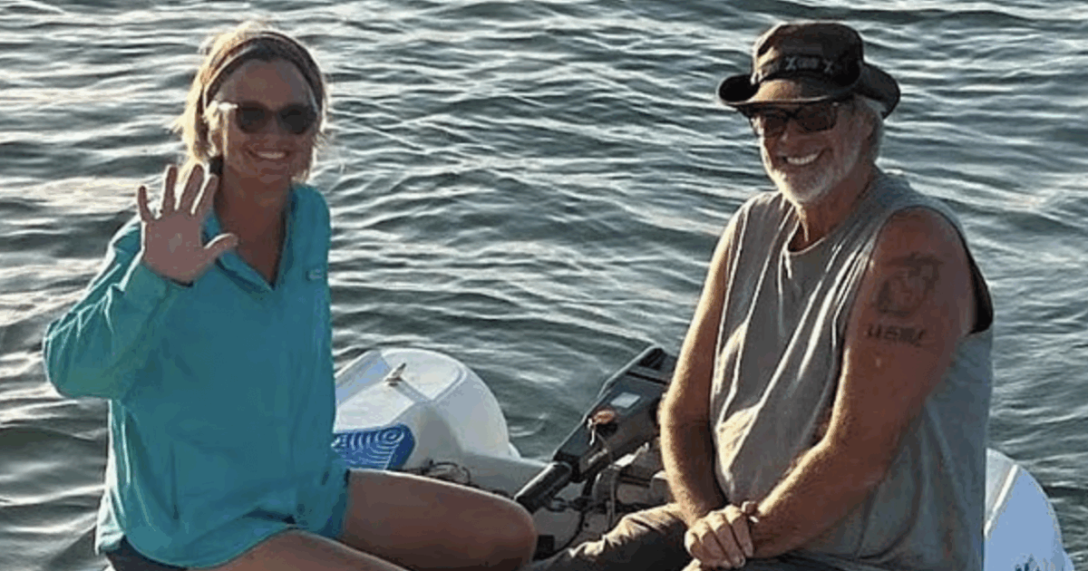 “Eravamo ubriachi, avrei dovuto capirlo. Quando lei è caduta in acqua in vento era fortissimo”: 55enne scompare durante una gita in gommone, indagato il marito