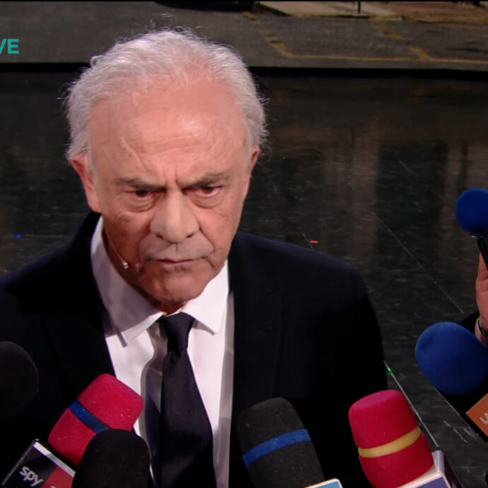 “Di Claudia Conte guardavo solo il curriculum…”: Crozza-Piantedosi alle prese con il caso della giornalista che ha rivelato di essere la sua compagna