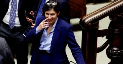 Copertina di C’è un sistema di comunicazione che delegittima il centrosinistra e Schlein: la GenZ ci salverà