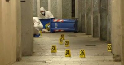 Copertina di Rissa nella notte a Induno Olona, ucciso un 30enne aggredito da un branco: feriti il padre e il fratello