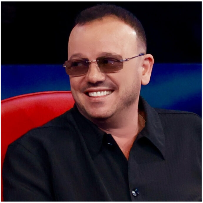 “Un vincente trova sempre la strada, un perdente una scusa”: Gigi D’Alessio punzecchia Anna Pettinelli ad Amici 25. Lei risponde: “Questa viene dai Baci Perugina?”. Eliminata Caterina