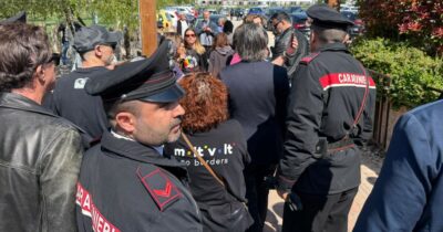 Copertina di Verona, presidio anti-fascista aggredito al comizio di Vannacci: “Minacce, insulti, ho preso un pugno allo stomaco”