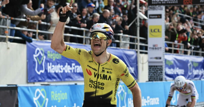 L’eterno secondo batte il marziano: Wout Van Aert re della Parigi-Roubaix delle forature, Pogacar beffato