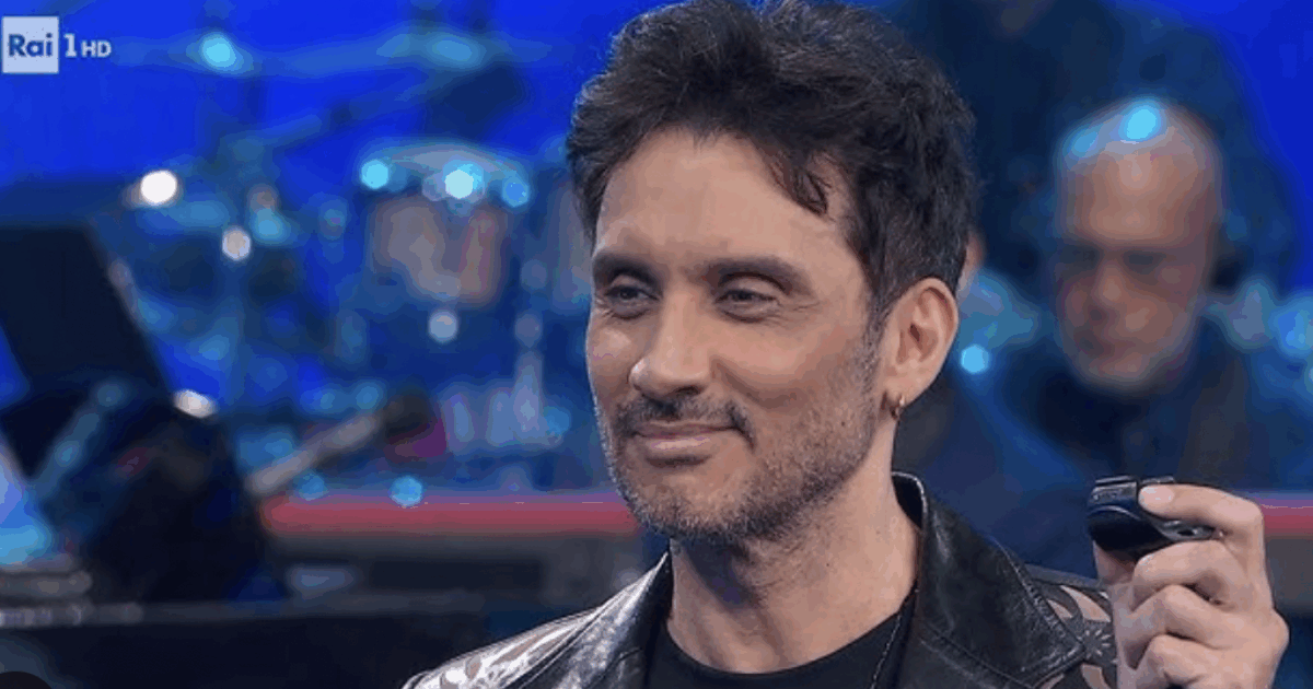 “Tendo a essere autodistruttivo ma a un certo punto ho smesso. Forse per paura della morte, di andarmene troppo presto. Mi ha aiutato anche essere diventato papà”: così Fabrizio Moro