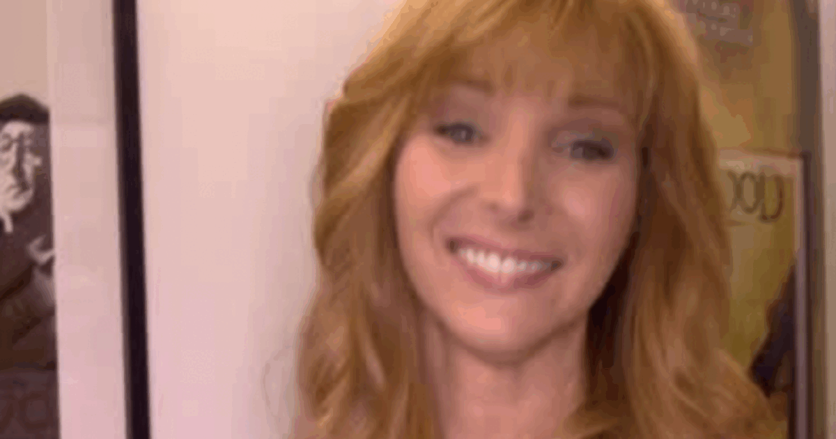 “Tornare al lavoro dieci giorni dopo il parto? È stato folle. Avevo appena avuto un figlio ed ero già in riunione”: Lisa Kudrow racconta