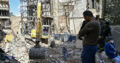 Copertina di “È nata nella guerra ed è morta nella guerra”, storia di Taleen Saeed la bimba uccisa durante il funerale del padre in Libano