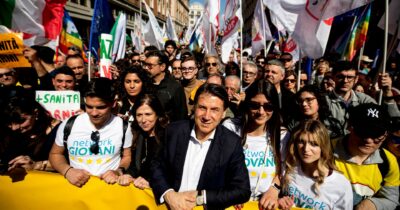 Copertina di Giuseppe Conte: “Draghi destabilizzava i 5Stelle e Grillo chiamava in sua difesa”