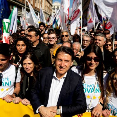 Copertina di Giuseppe Conte: “Draghi destabilizzava i 5Stelle e Grillo chiamava in sua difesa”