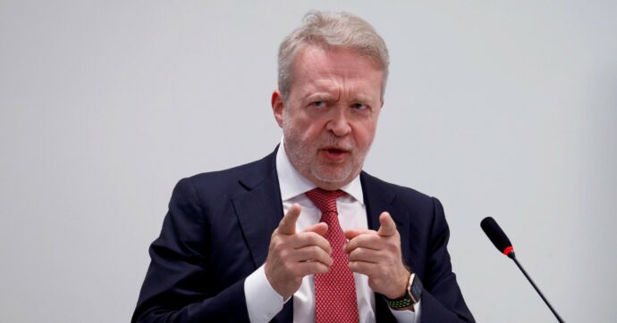 Garante della Privacy tra indagini e scandali, ma i commissari insultano e si tengono le poltrone