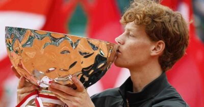 Copertina di Sinner, il sorpasso: dominio a Montecarlo