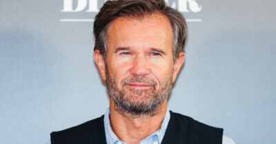 Copertina di “Il rincaro dei vini? La formula del mezzo bicchiere si fa ogni tanto. È un bicchiere in due e quindi funziona, perché magari i clienti dicono ‘ma sì dai, mezzo bicchiere possiamo permettercelo'”: parla Carlo Cracco