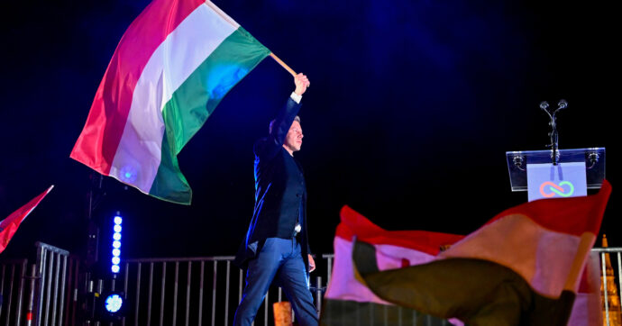 L’Ue esulta per la vittoria di Magyar, anche se sull’Ucraina somiglia a Orbán: sì a petrolio e gas russi. Aperture a Kiev? Le paga l’Ue