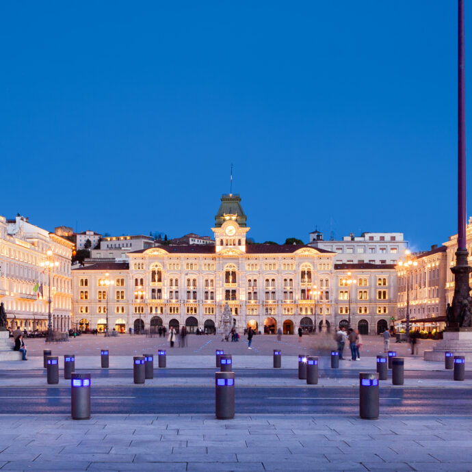 Un weekend nella Trieste meno scontata: tra caffè storici, mostre di moda, pranzi al mare e il rito del buffet. L’itinerario perfetto per i ponti di primavera